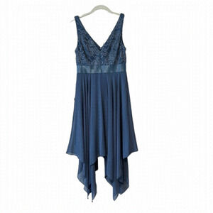 Ever-Pretty V- Neck Lace A Line Chiffon Cocktail Dress - Size Small